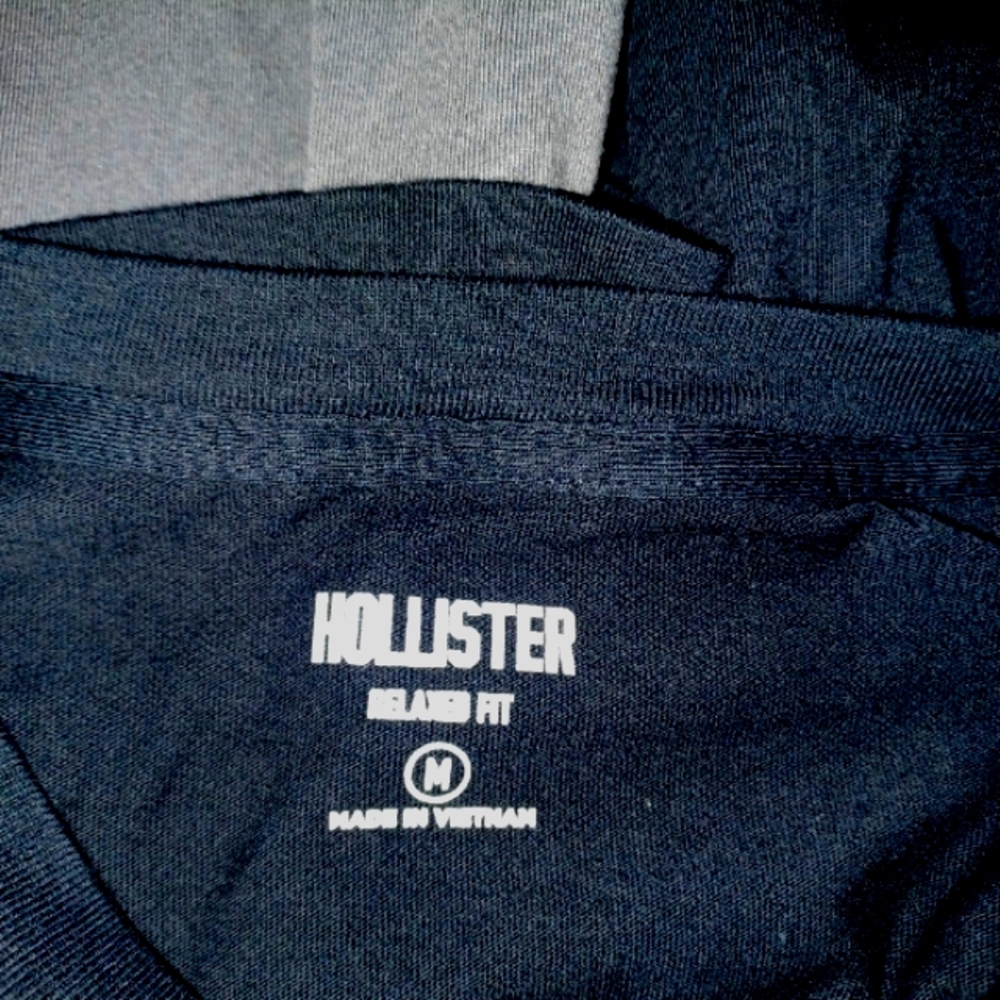 (3/$25) Hollister Black T-shirt w/ Grey Undersleeves - Picture 5 of 5